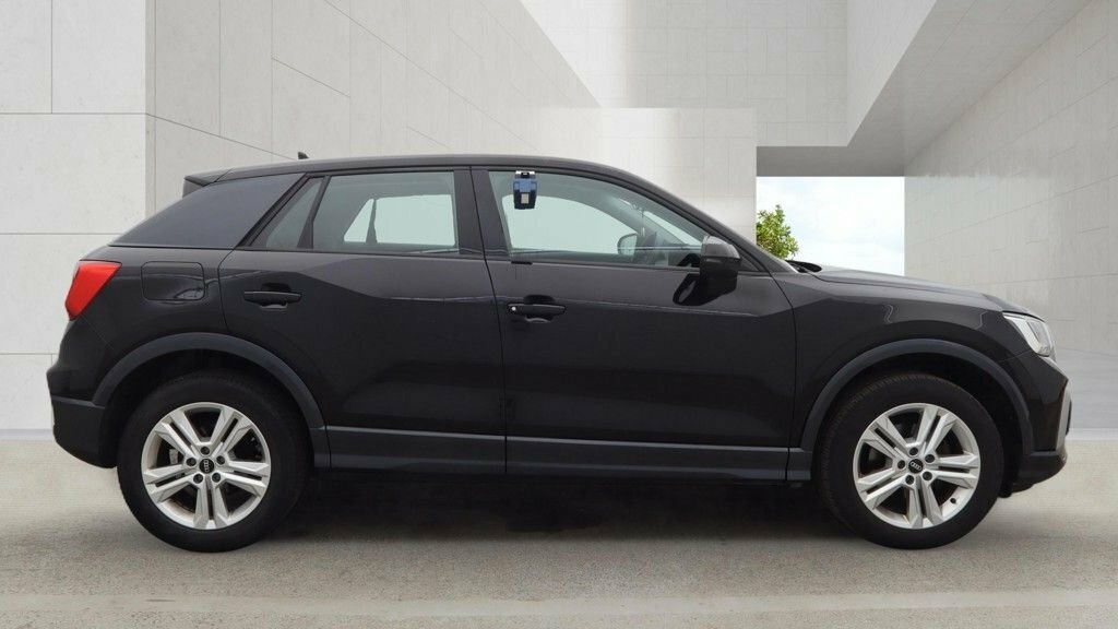 Audi Q2 1L Sport Black #6