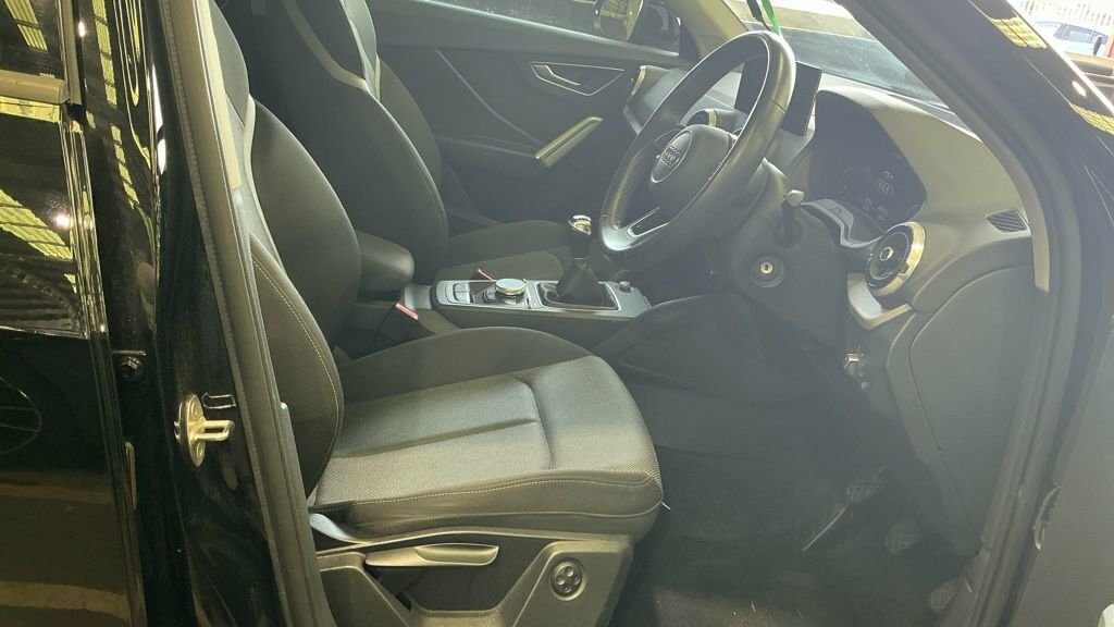 Audi Q2 1L Sport Black #2