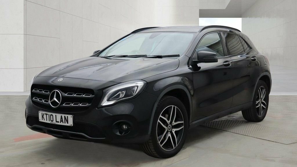 Mercedes-Benz GLA Class 1.6L Urban Edition Black #3