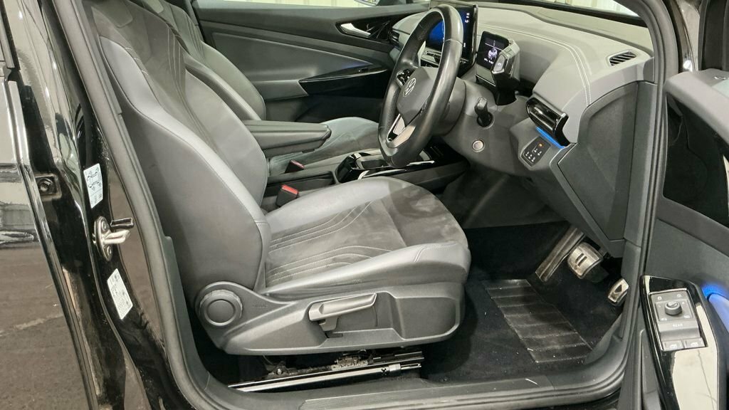 Volkswagen ID.4 Suv Black #2