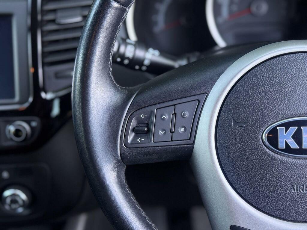 Kia Venga Kia Venga 1.6 3 Mpv Euro 6 123 Bh Red #29