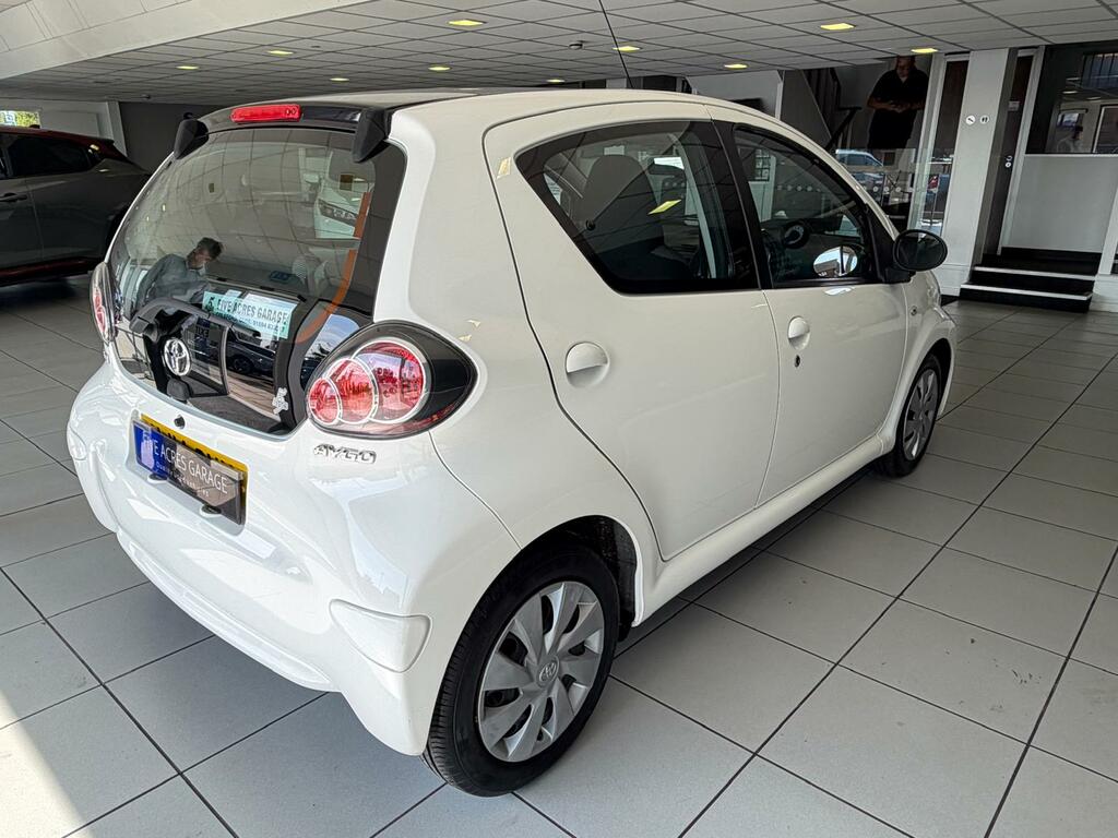 Toyota Aygo Hatchback MJ14CUH White #4