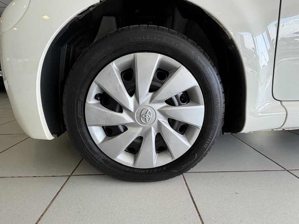 Toyota Aygo Hatchback MJ14CUH White #2