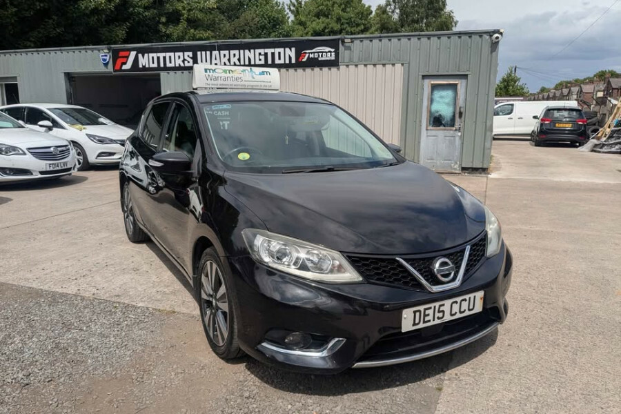 Nissan Pulsar Hatchback Black #2