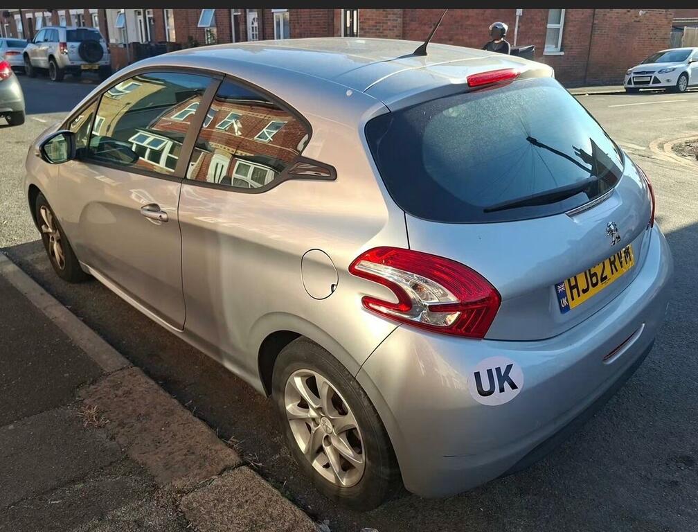 Peugeot 208 Active Silver #4