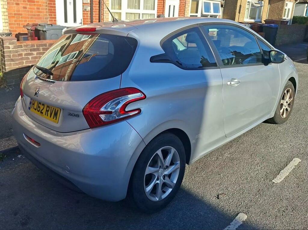 Peugeot 208 Active Silver #2