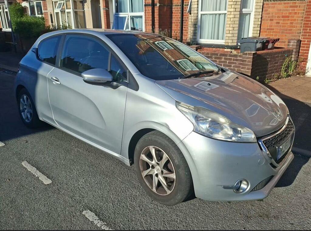 Peugeot 208 Active Silver