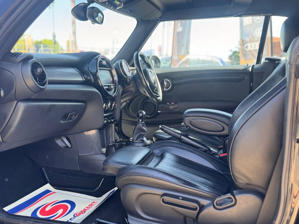 Mini Convertible 1.5L Cooper Black #2