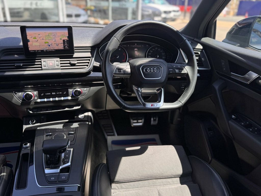 Audi Q5 2L Black Edition AJ19LLT Grey #2