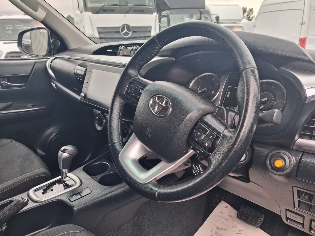Toyota HILUX 2.4 D-4d Active Pickup Double Cab Manua White #11