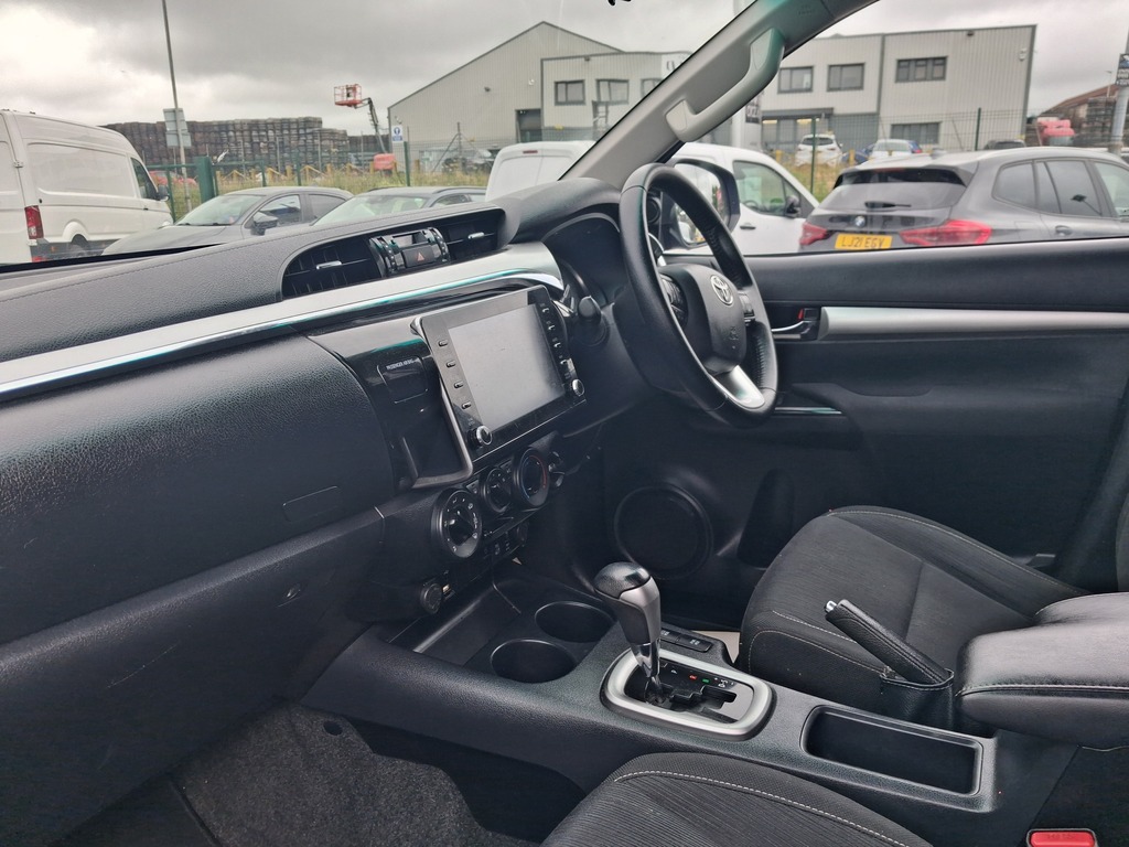 Toyota HILUX 2.4 D-4d Active Pickup Double Cab Manua White #10