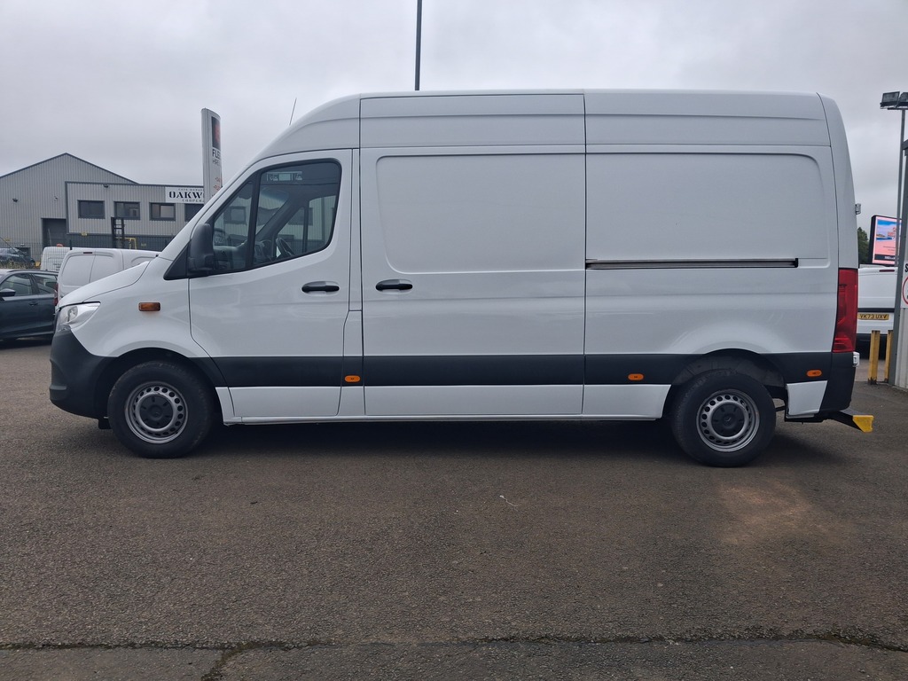 Mercedes-Benz Sprinter 314 Cdi 143 L2h2 Progressive Mwb High Roof Fwd 17 White #9