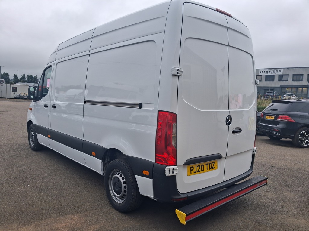 Mercedes-Benz Sprinter 314 Cdi 143 L2h2 Progressive Mwb High Roof Fwd 17 White #8
