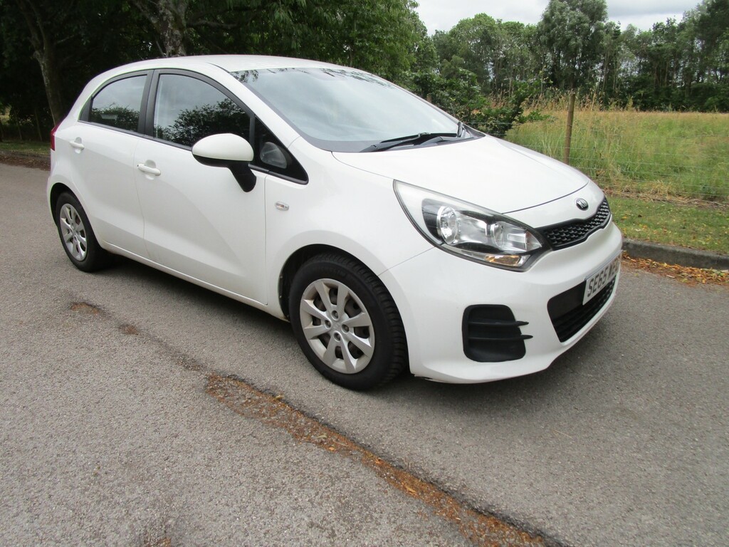 Kia RIO 1.3 1 - 13 Services - Great Little Car - 35 Road White