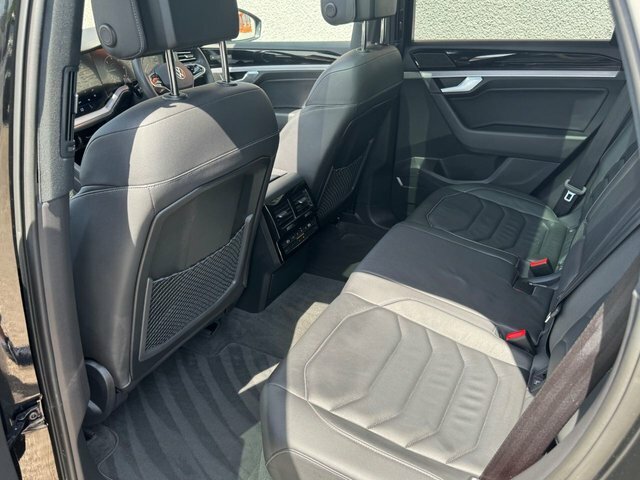 Volkswagen Touareg 3.0 Tdi V6 Black Edition Suv Tiptronic Black #9