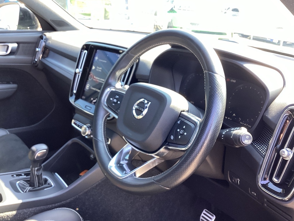 Volvo XC40 T3 R-design Black #6