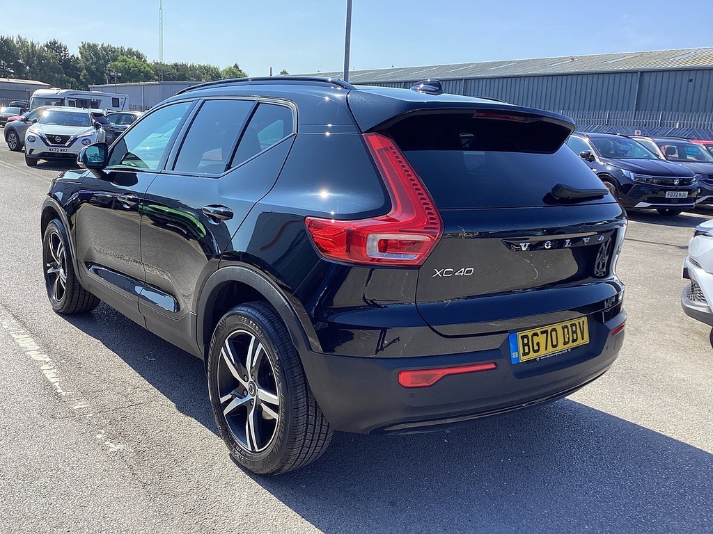 Volvo XC40 T3 R-design Black #2