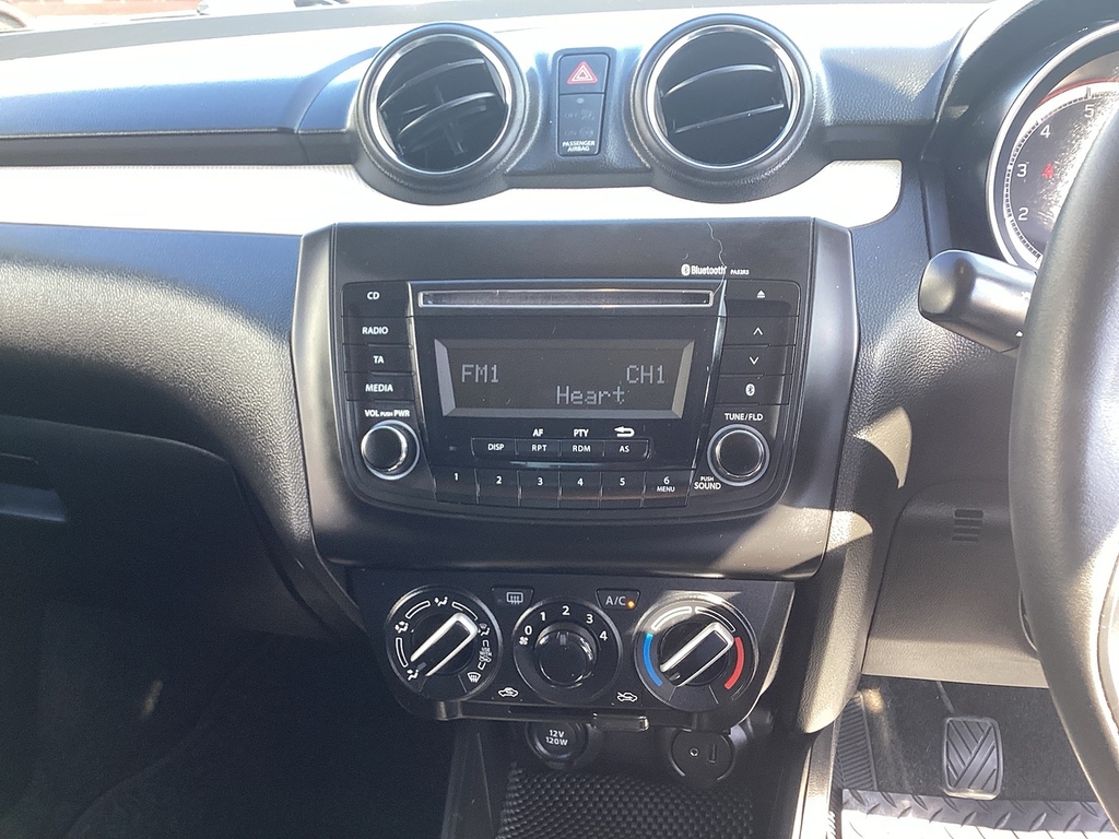 Suzuki Swift Dualjet Mhev Sz3 White #6