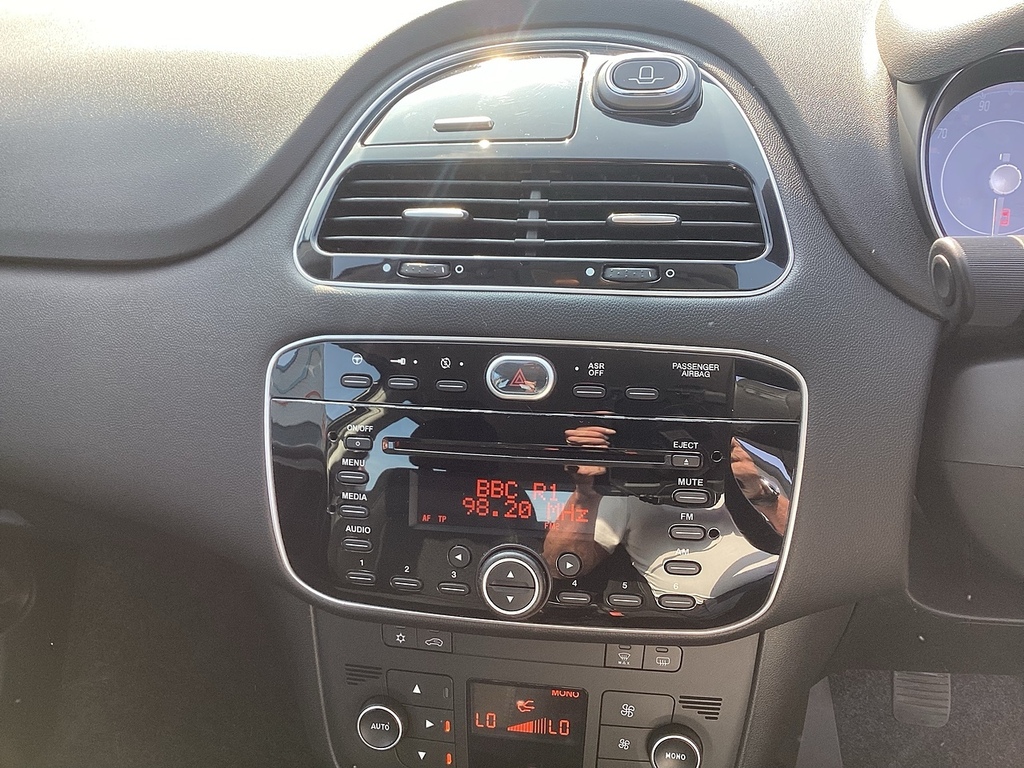 Fiat Punto Pop White #14