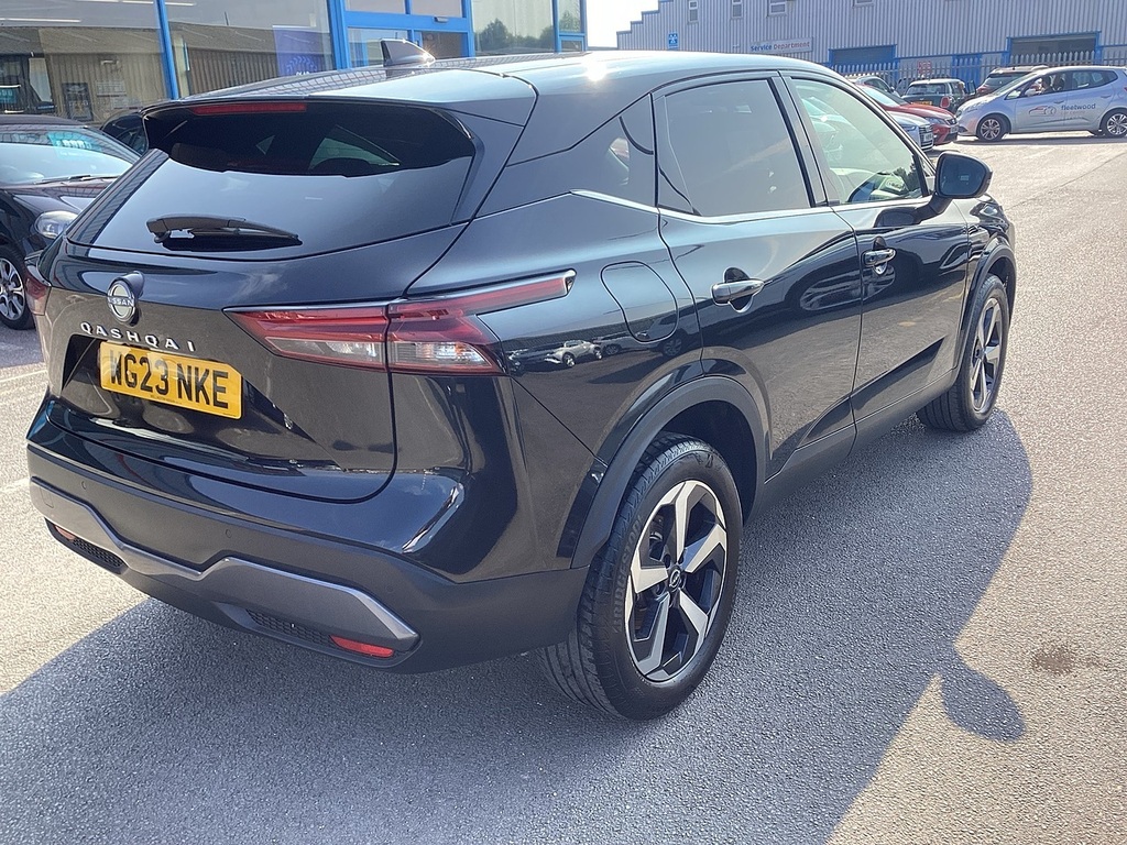 Nissan Qashqai Dig-t Mhev N-connecta Black #4