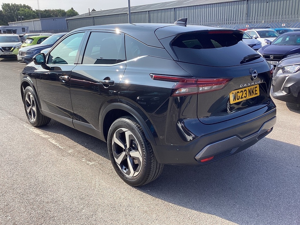 Nissan Qashqai Dig-t Mhev N-connecta Black #2