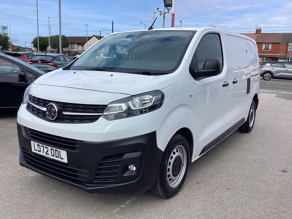 Vauxhall Vivaro Turbo D 3100 Dynamic White #3
