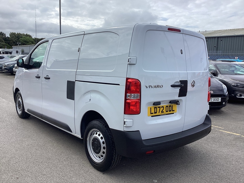 Vauxhall Vivaro Turbo D 3100 Dynamic White #2