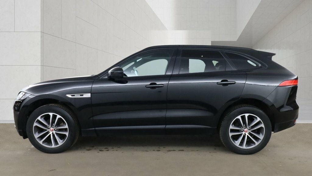 Jaguar F-Pace 2L Chequered Flag Black #6