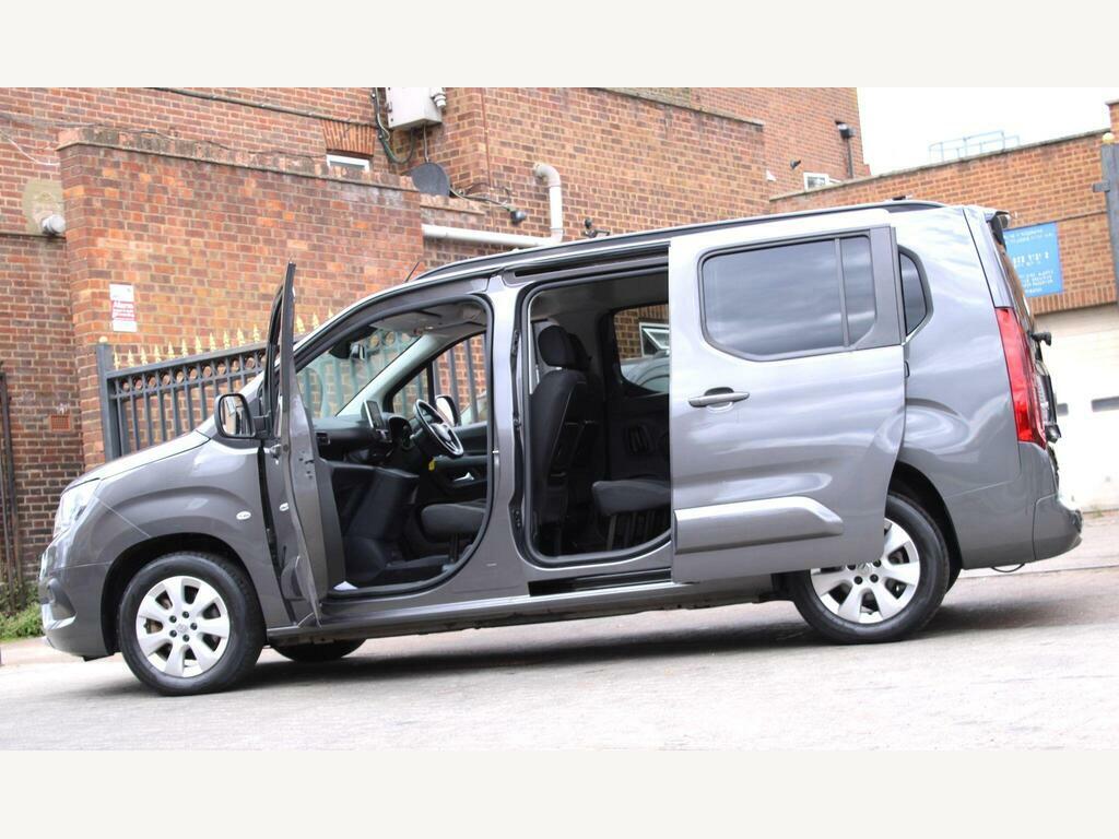 Vauxhall Combo-e Life 100Kw Design XL 50Kwh 7 Seat Black #14