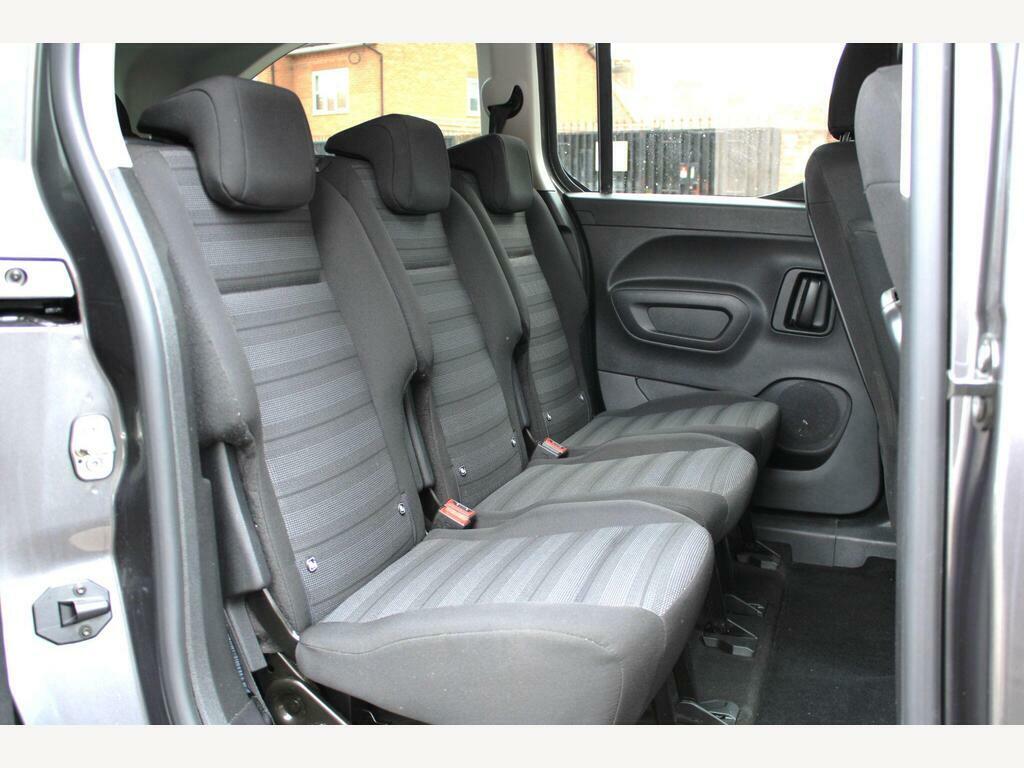 Vauxhall Combo-e Life 100Kw Design XL 50Kwh 7 Seat Black #10