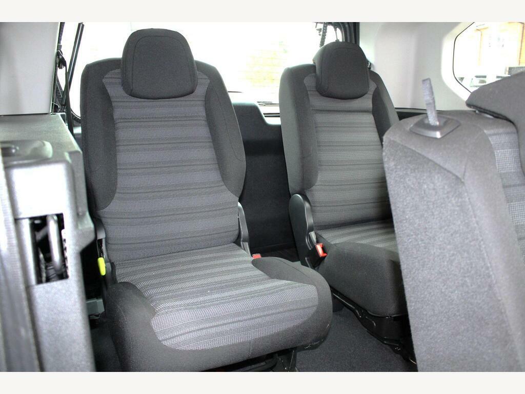 Vauxhall Combo-e Life 100Kw Design XL 50Kwh 7 Seat Black #9