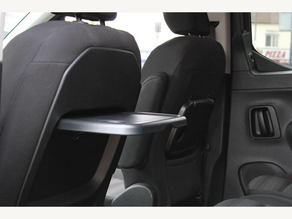 Vauxhall Combo-e Life 100Kw Design XL 50Kwh 7 Seat Black #12