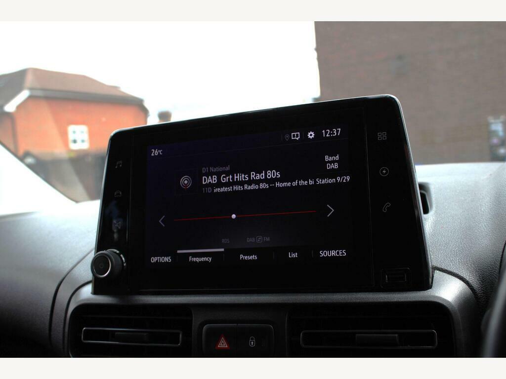 Vauxhall Combo-e Life 100Kw Design XL 50Kwh 7 Seat Black #32