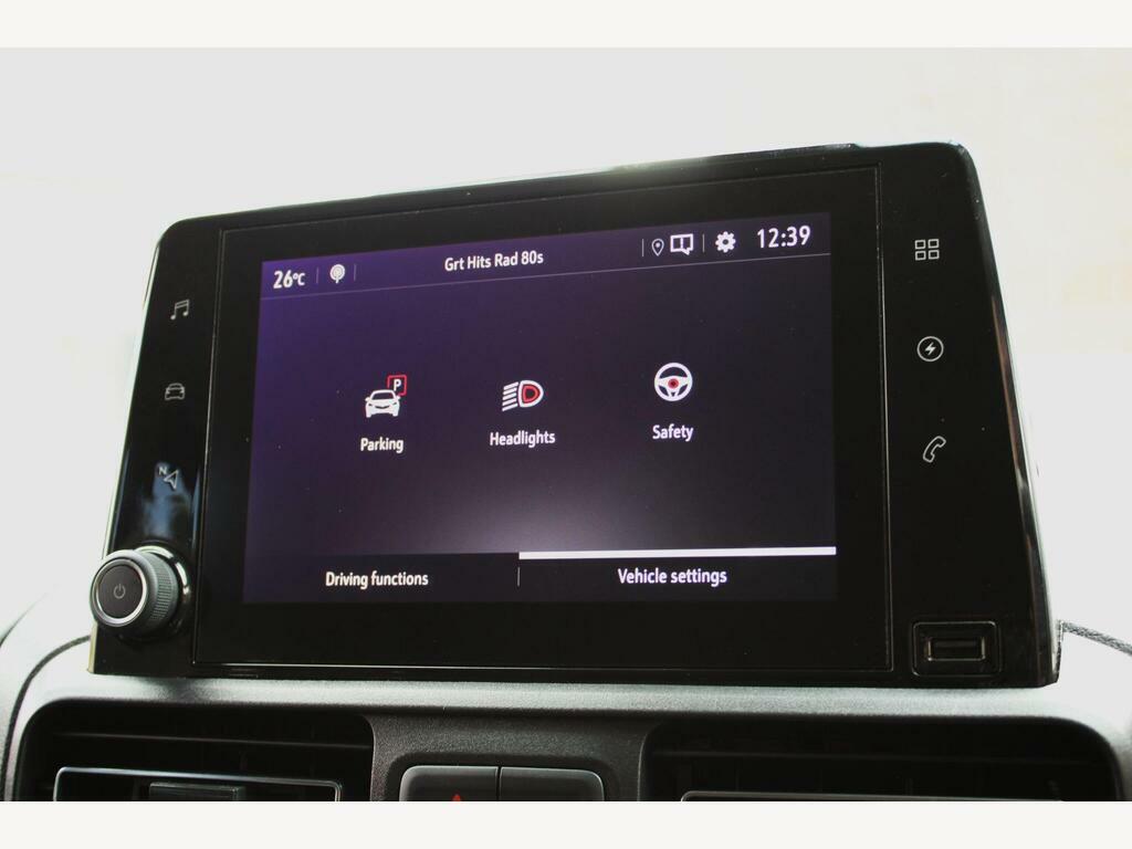Vauxhall Combo-e Life 100Kw Design XL 50Kwh 7 Seat Black #35
