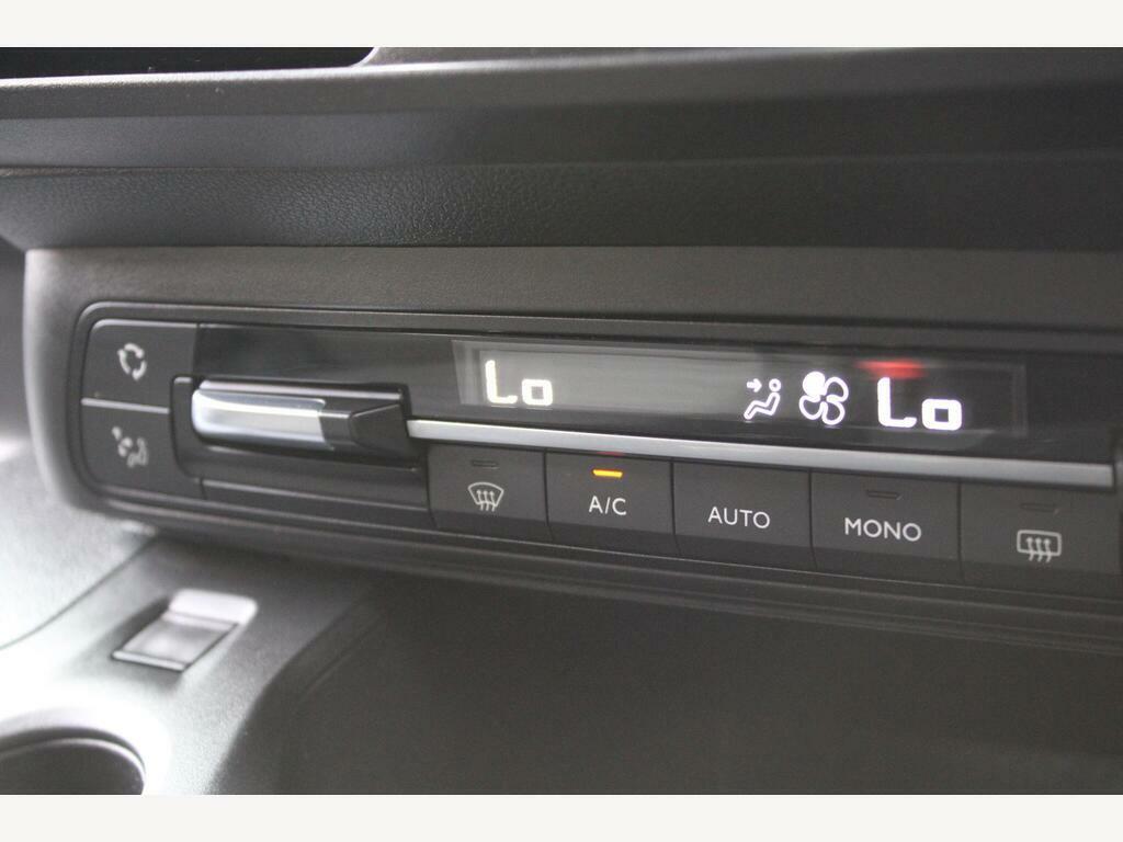 Vauxhall Combo-e Life 100Kw Design XL 50Kwh 7 Seat Black #22