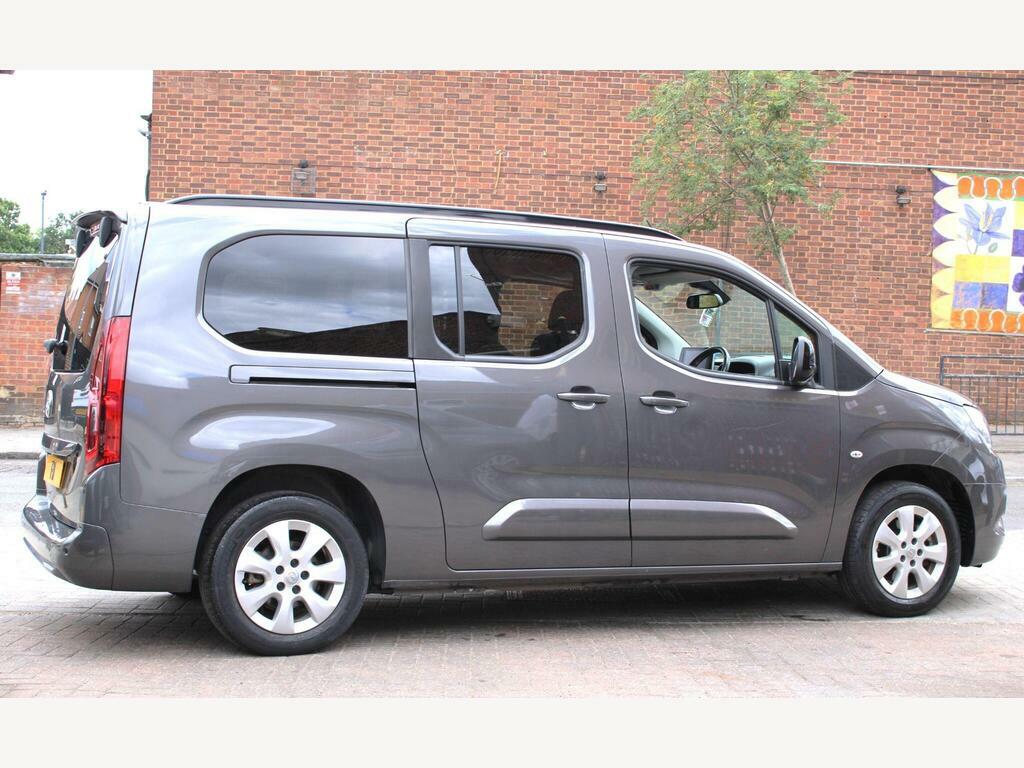 Vauxhall Combo-e Life 100Kw Design XL 50Kwh 7 Seat Black #16