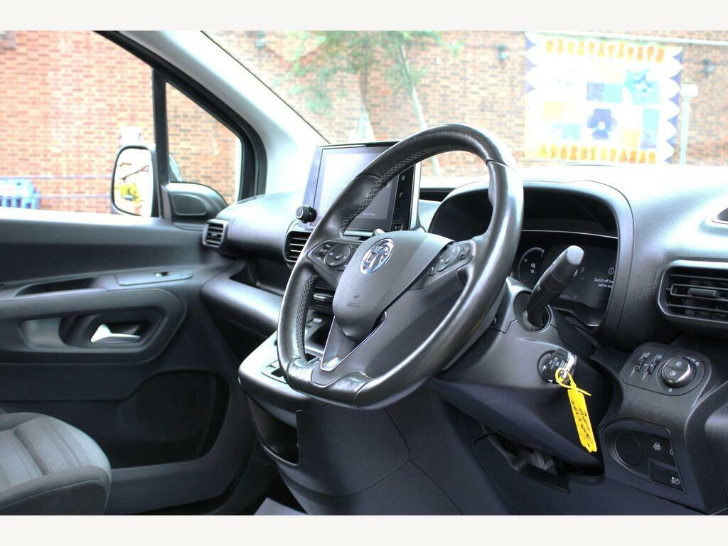 Vauxhall Combo-e Life 50Kwh Ultimate XL Mpv Grey #2