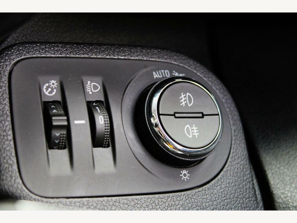 Vauxhall Combo-e Life 100Kw Design XL 50Kwh 7 Seat Black #34