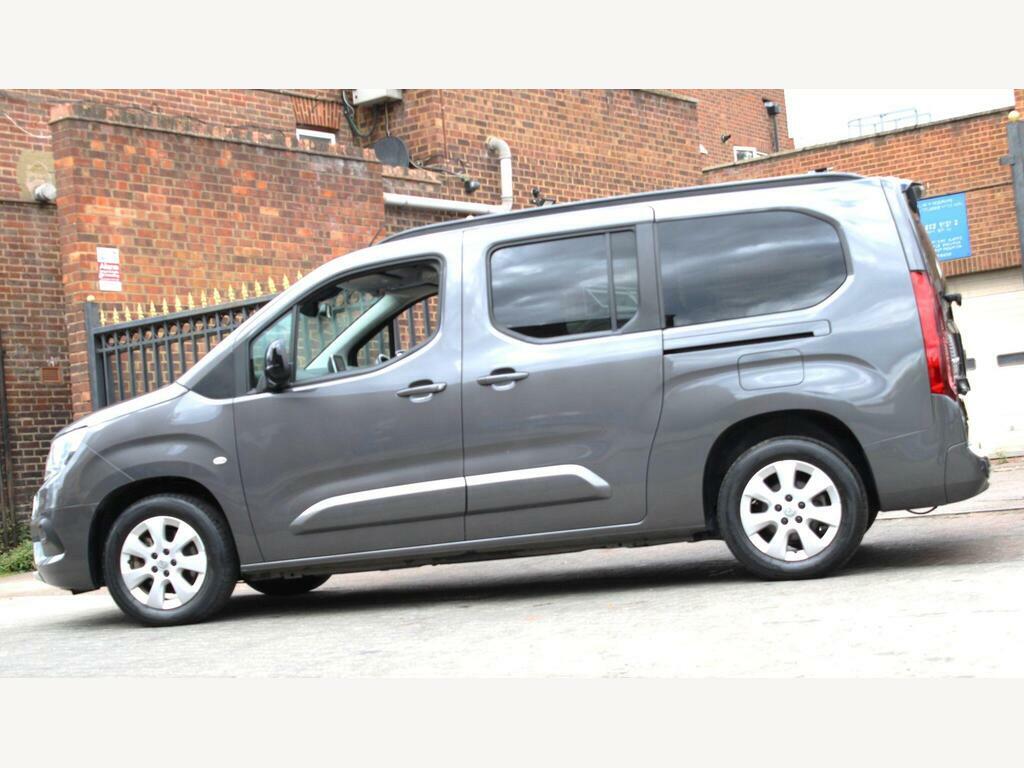 Vauxhall Combo-e Life 100Kw Design XL 50Kwh 7 Seat Black #13