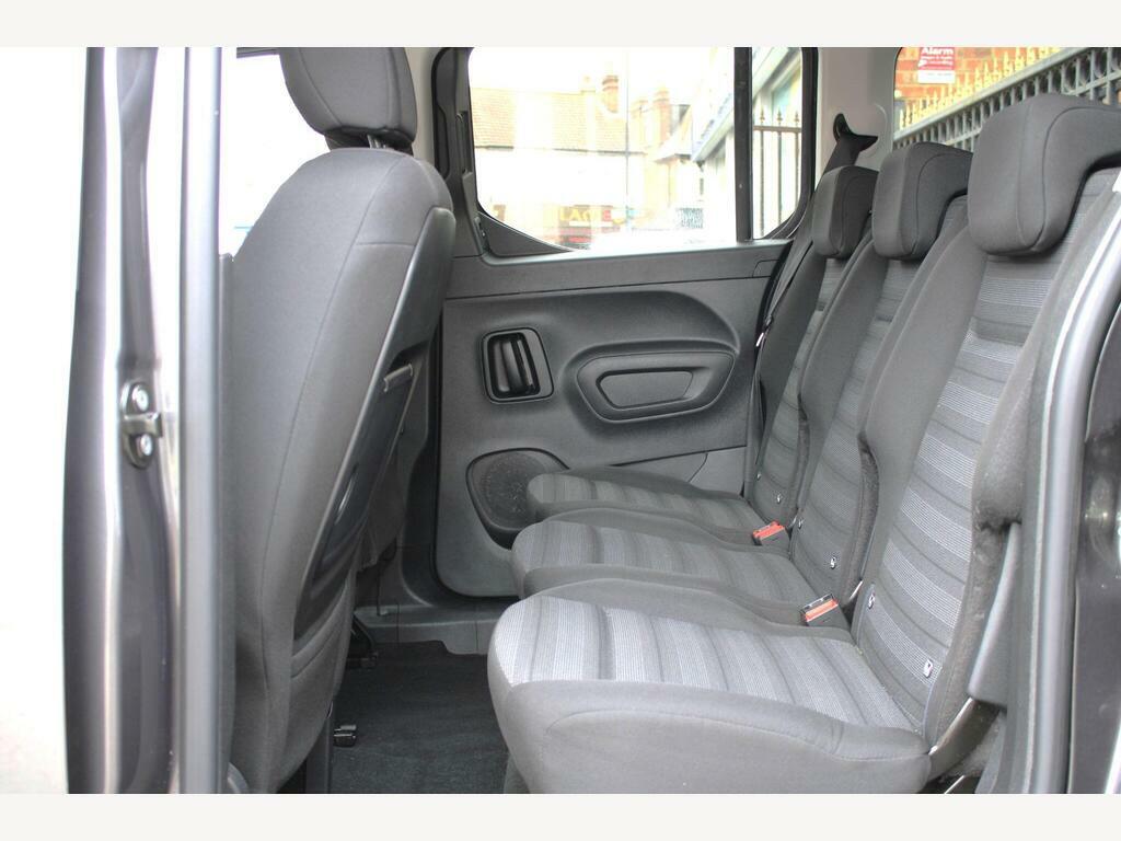 Vauxhall Combo-e Life 100Kw Design XL 50Kwh 7 Seat Black #7
