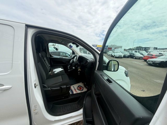 Vauxhall Vivaro Turbo D 2900 Pro White #3
