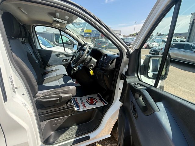 Vauxhall Vivaro Cdti 2900 Panel Van FN68PWK White #2