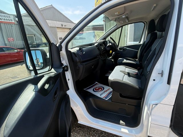 Vauxhall Vivaro Cdti 2900 Panel Van FN68PWK White #6