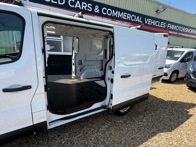 Vauxhall Vivaro Cdti 2900 Panel Van FN68PWK White #5