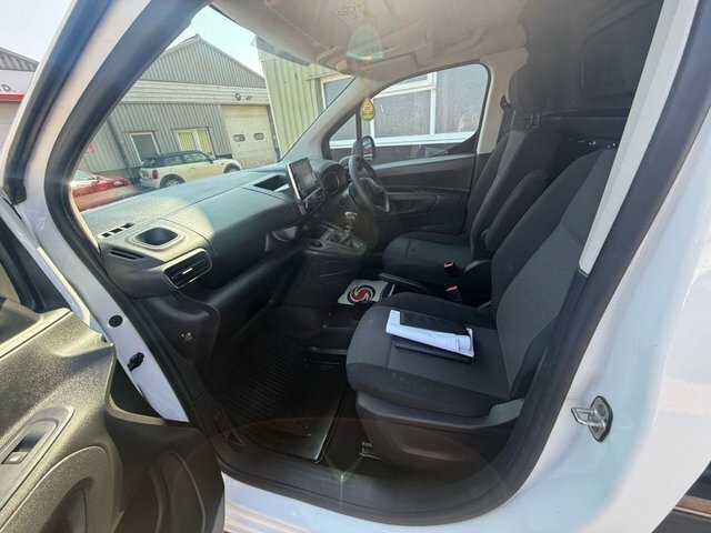Toyota Proace City Bluehdi Active Short Panel White #6