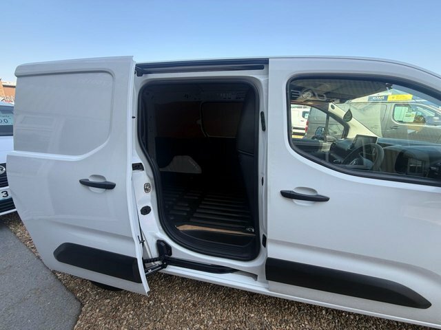Toyota Proace City Bluehdi Active Short Panel White #4