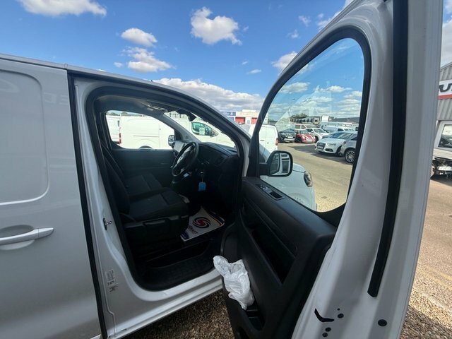 Vauxhall Vivaro Turbo D 2900 Pro White #3