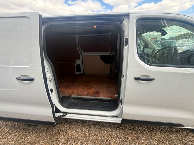 Vauxhall Vivaro Turbo D 2900 Dynamic White #4