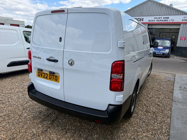 Vauxhall Vivaro Turbo D 2900 Dynamic White