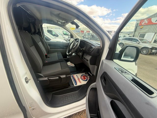 Vauxhall Vivaro Turbo D 2900 Dynamic White #3